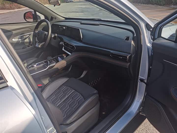 Фото 16 - Changan UNI-T