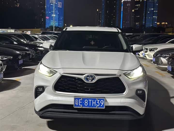 Фото 18 - Toyota Highlander