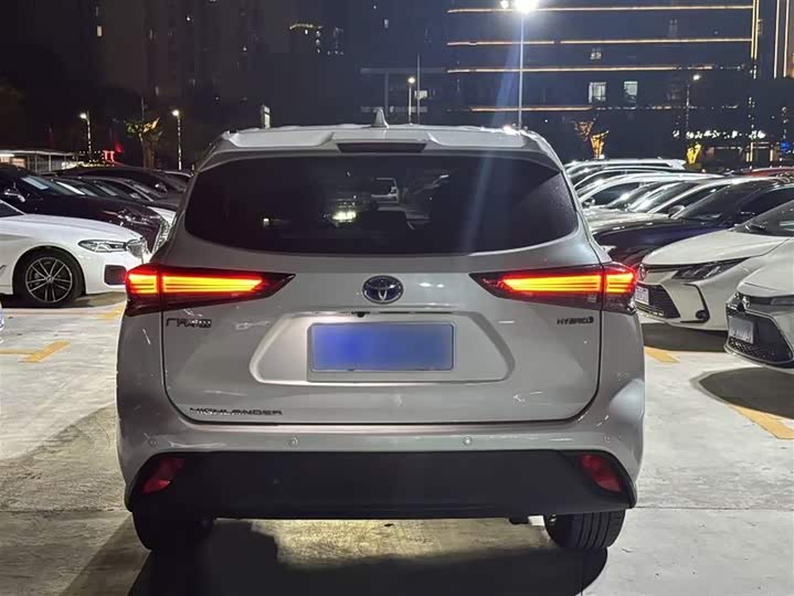 Фото 9 - Toyota Highlander