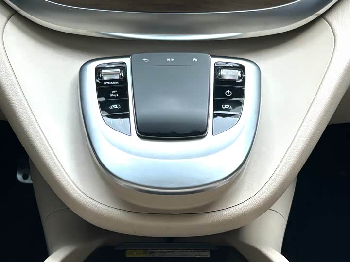 Фото 12 - Mercedes-Benz V-Class