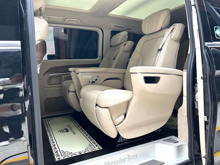 Фото 13 - Mercedes-Benz V-Class