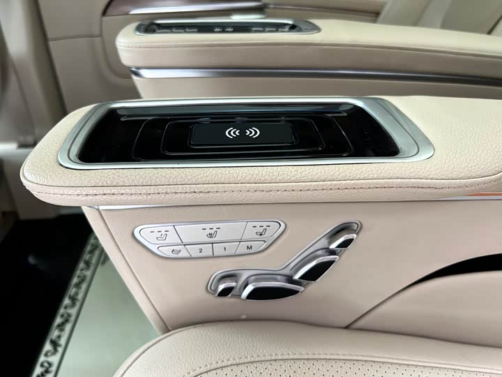 Фото 14 - Mercedes-Benz V-Class