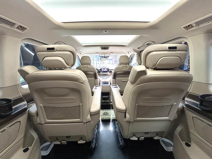 Фото 18 - Mercedes-Benz V-Class