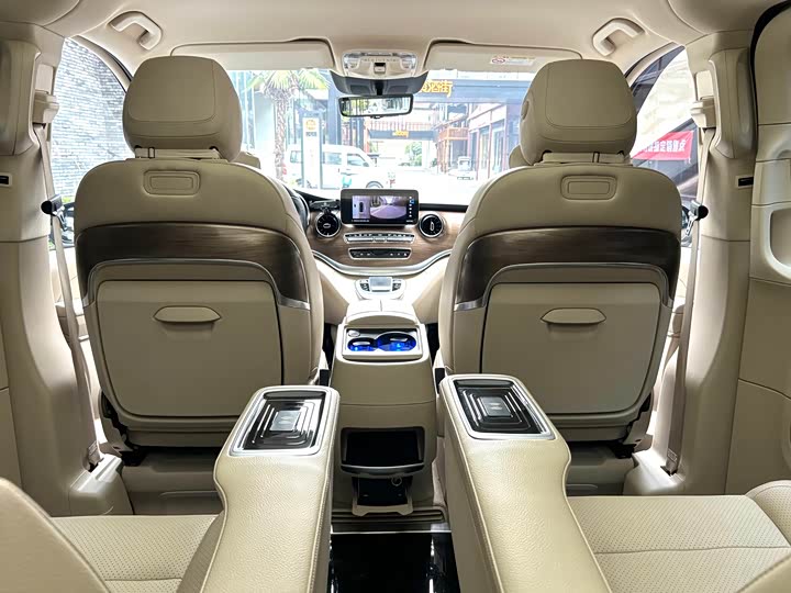 Фото 19 - Mercedes-Benz V-Class