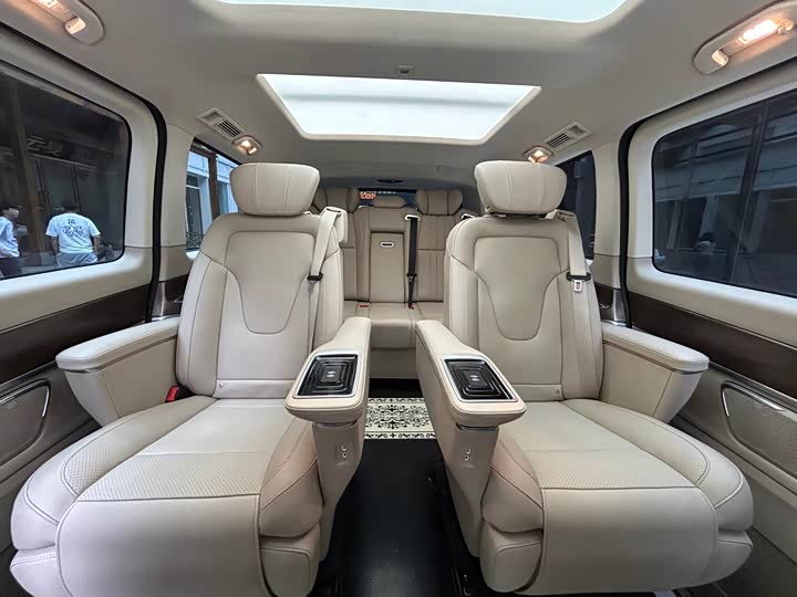 Фото 20 - Mercedes-Benz V-Class