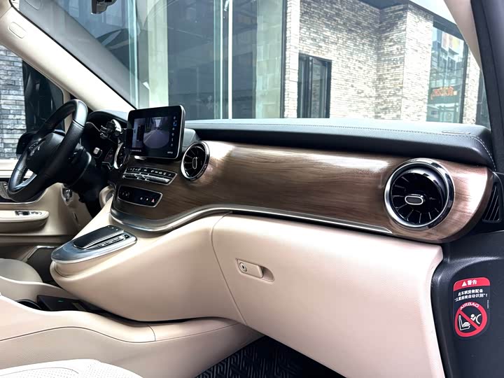 Фото 21 - Mercedes-Benz V-Class