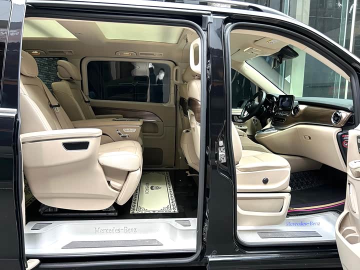 Фото 22 - Mercedes-Benz V-Class