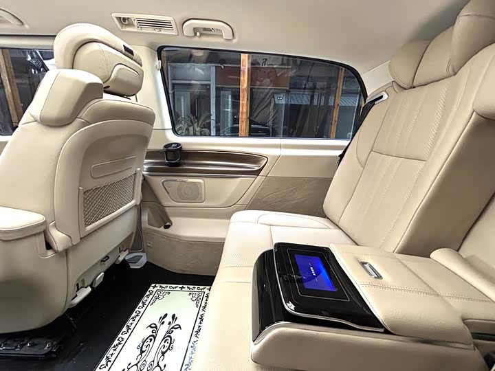 Фото 23 - Mercedes-Benz V-Class