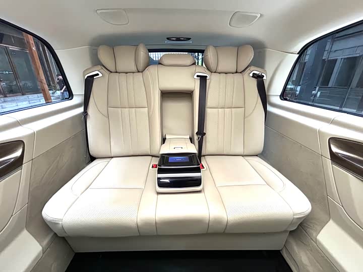 Фото 24 - Mercedes-Benz V-Class