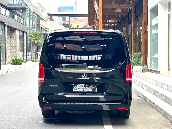 Фото 32 - Mercedes-Benz V-Class