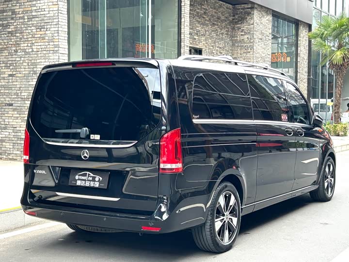 Фото 34 - Mercedes-Benz V-Class