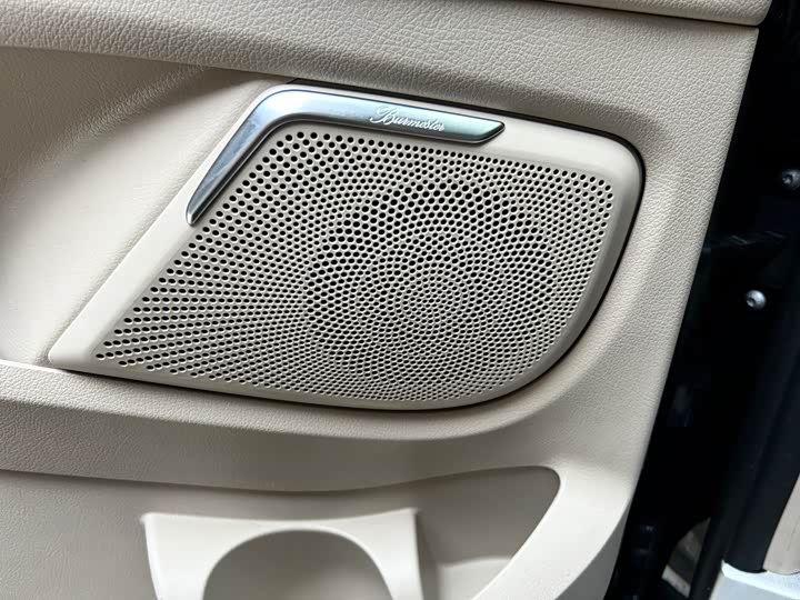 Фото 5 - Mercedes-Benz V-Class