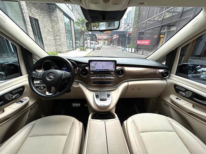 Фото 9 - Mercedes-Benz V-Class