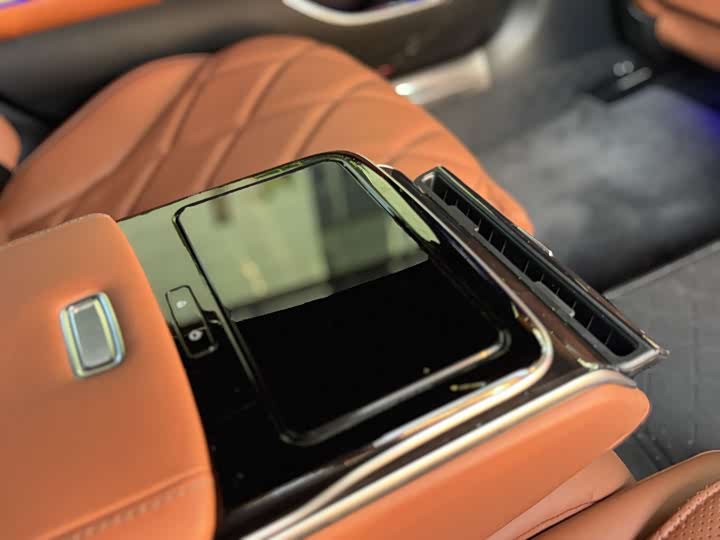 Фото 16 - Mercedes-Benz Maybach S-Class