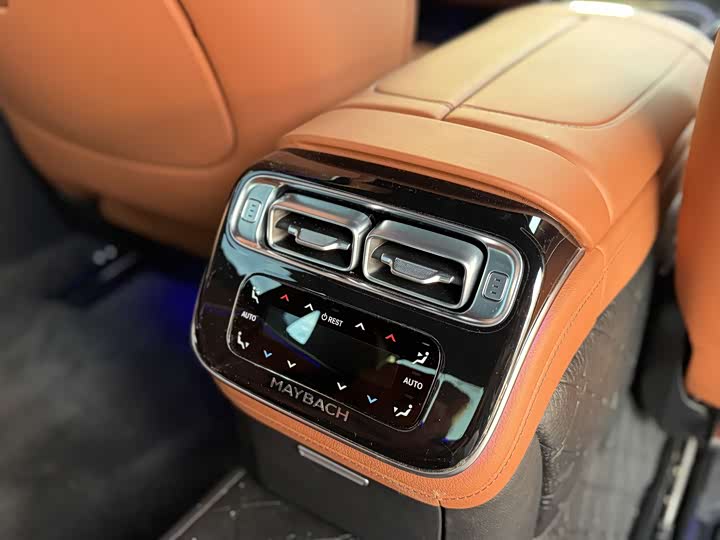 Фото 18 - Mercedes-Benz Maybach S-Class