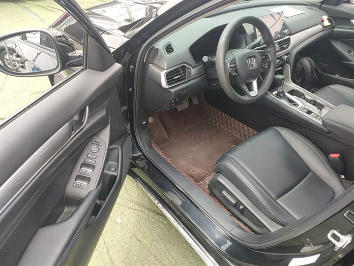 Фото 16 - Honda Accord