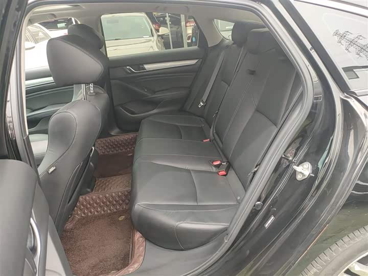 Фото 17 - Honda Accord