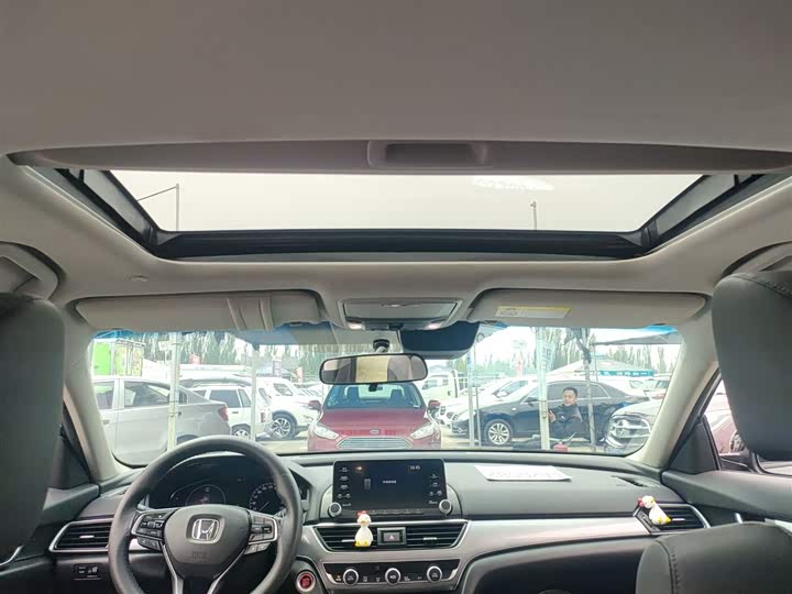 Фото 18 - Honda Accord