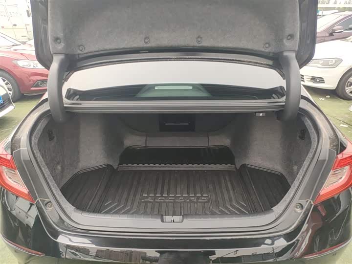 Фото 19 - Honda Accord