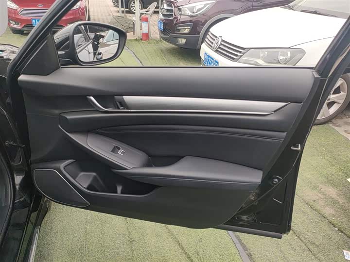 Фото 26 - Honda Accord