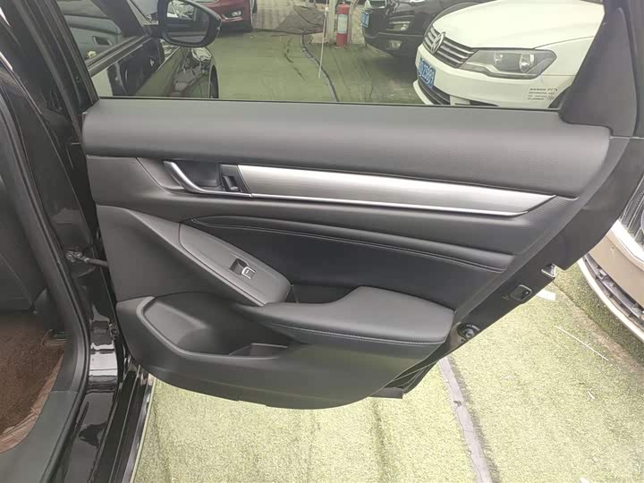 Фото 27 - Honda Accord