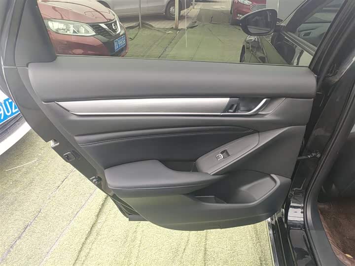 Фото 29 - Honda Accord