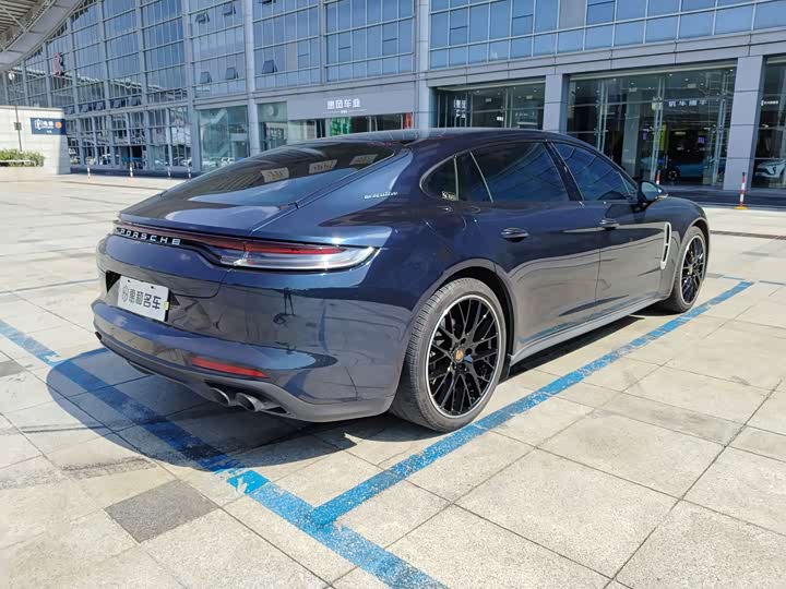 Фото 10 - Porsche Panamera