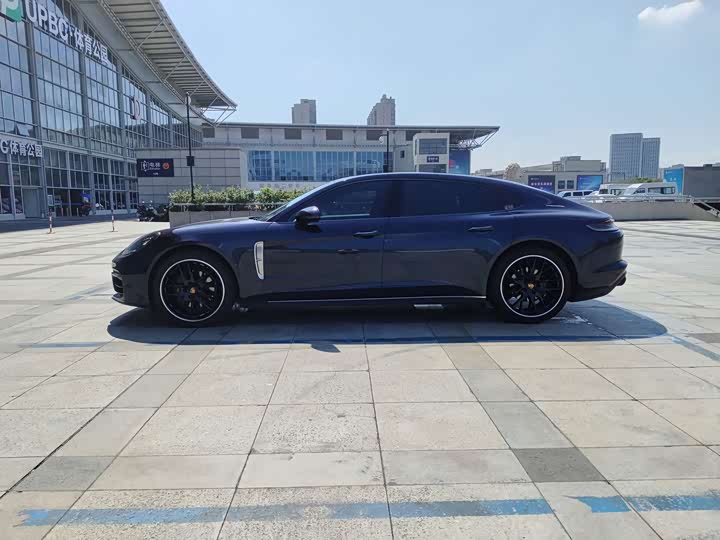 Фото 3 - Porsche Panamera