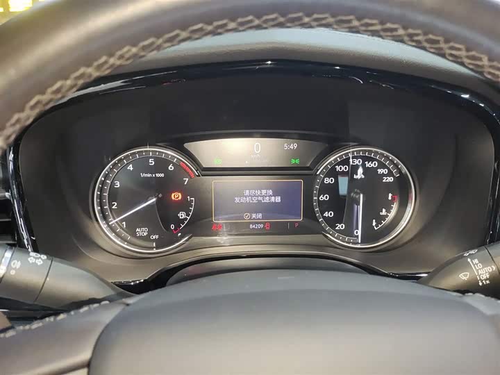 Фото 12 - Cadillac XT6