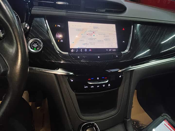 Фото 13 - Cadillac XT6