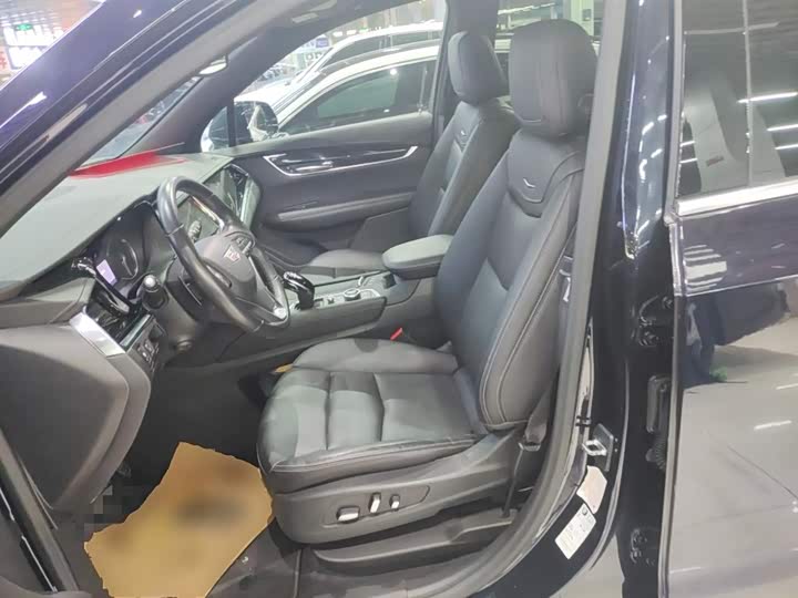 Фото 15 - Cadillac XT6