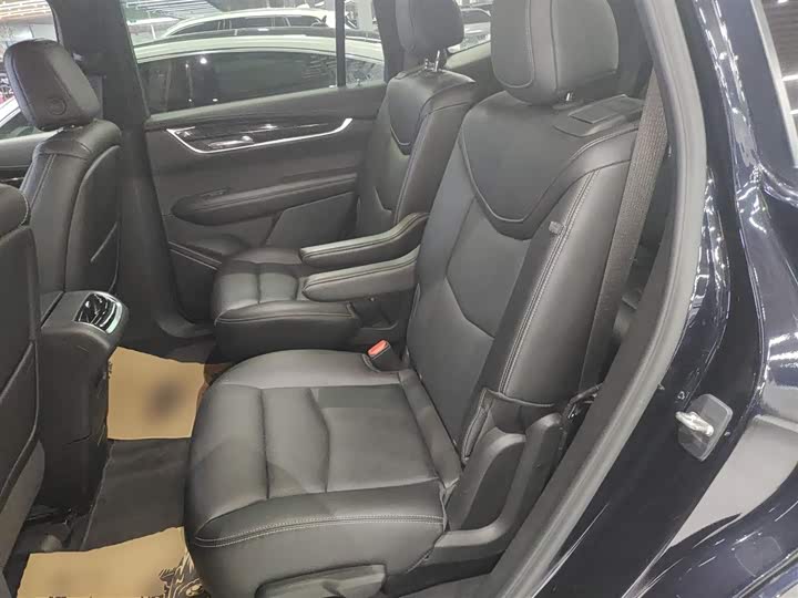 Фото 17 - Cadillac XT6