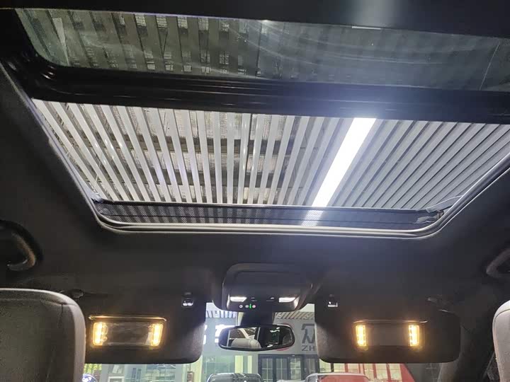 Фото 18 - Cadillac XT6