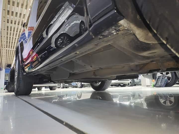 Фото 21 - Cadillac XT6