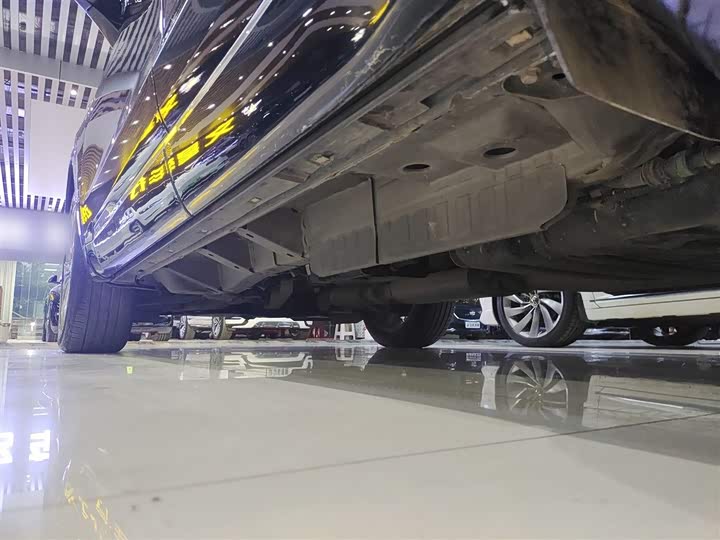 Фото 22 - Cadillac XT6