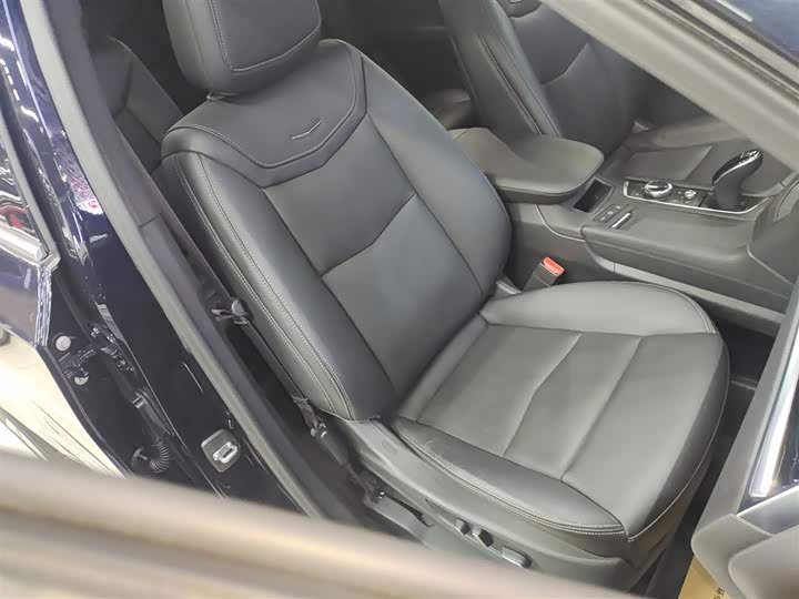 Фото 25 - Cadillac XT6