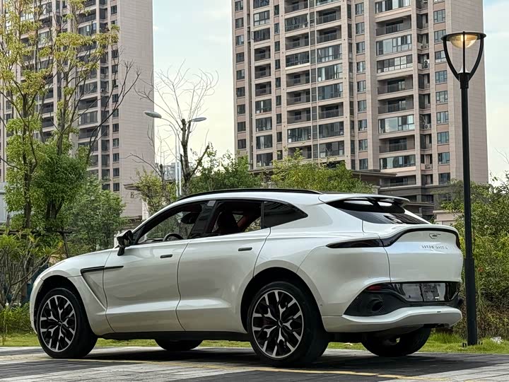 Фото 3 - Aston Martin DBX