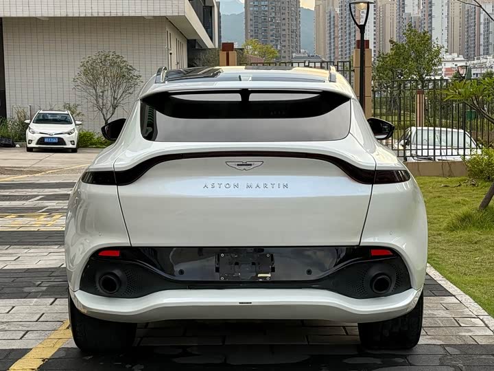 Фото 4 - Aston Martin DBX