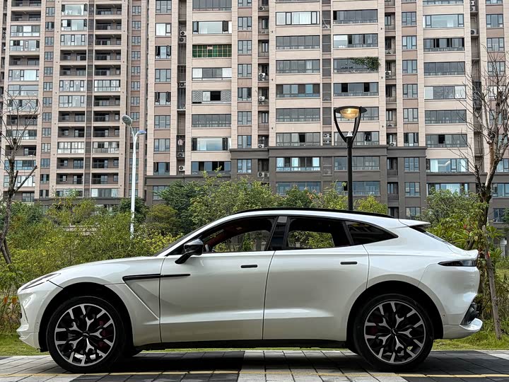 Фото 5 - Aston Martin DBX