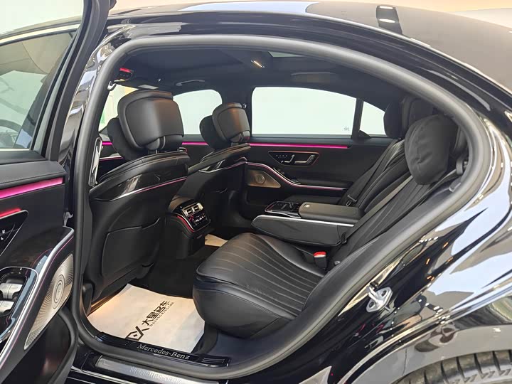 Фото 13 - Mercedes-Benz S-Class