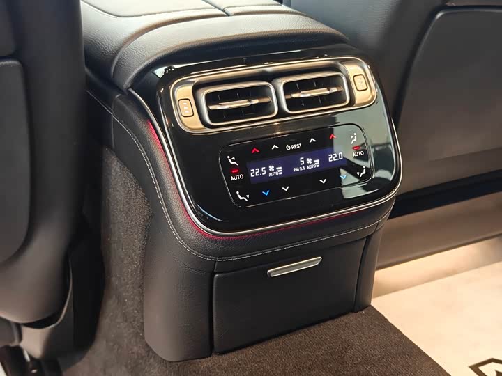 Фото 15 - Mercedes-Benz S-Class