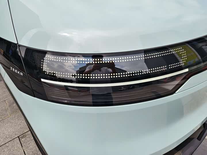 Фото 15 - Zeekr Mix