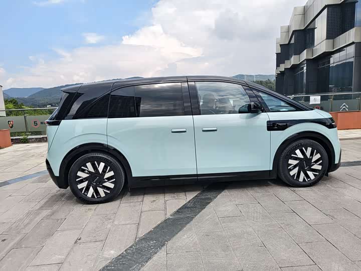 Фото 16 - Zeekr Mix