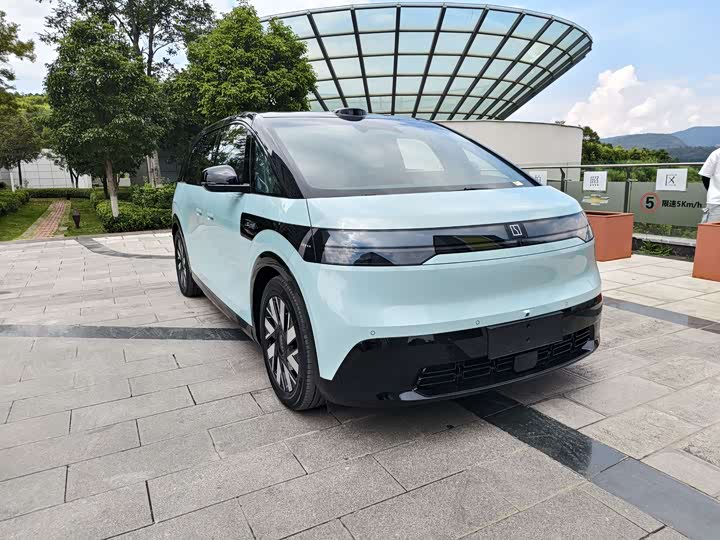 Фото 2 - Zeekr Mix