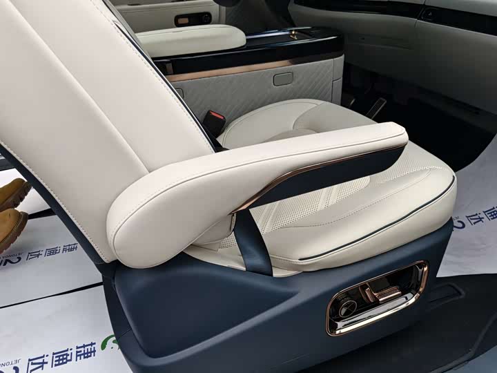 Фото 21 - Zeekr Mix