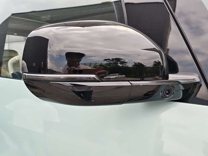 Фото 22 - Zeekr Mix