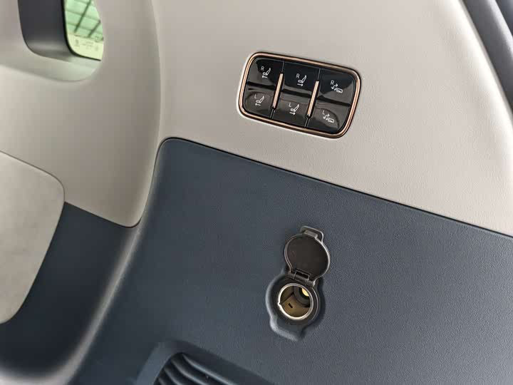 Фото 27 - Zeekr Mix