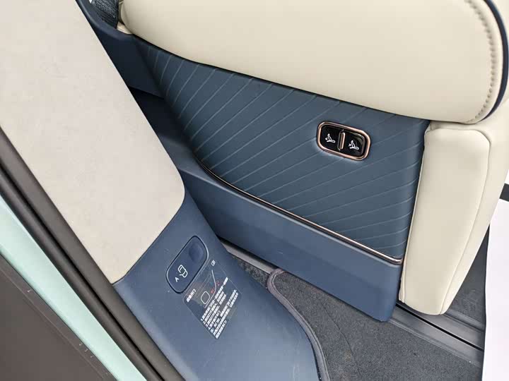 Фото 32 - Zeekr Mix