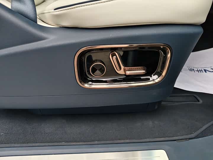 Фото 33 - Zeekr Mix