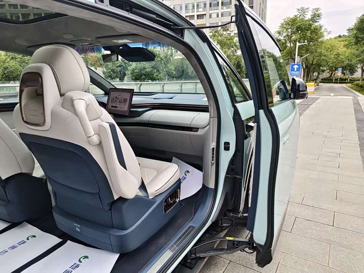 Фото 34 - Zeekr Mix